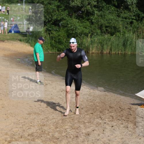 21.06.2026 - 29. Vierlanden-Triathlon Andreas Tolksdorf http://msf.ph/oto/9853553 21.06.2026 08:41:20 Schwimmen 14, 145 meine-sportfotos.de