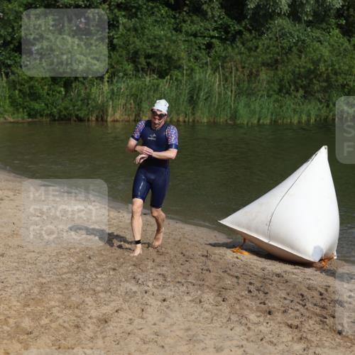 21.06.2026 - 29. Vierlanden-Triathlon Andreas Tolksdorf http://msf.ph/oto/9853568 21.06.2026 08:41:23 Schwimmen 14, 145 meine-sportfotos.de