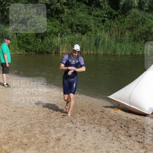 21.06.2026 - 29. Vierlanden-Triathlon Andreas Tolksdorf http://msf.ph/oto/9853575 21.06.2026 08:41:23 Schwimmen 14, 145 meine-sportfotos.de