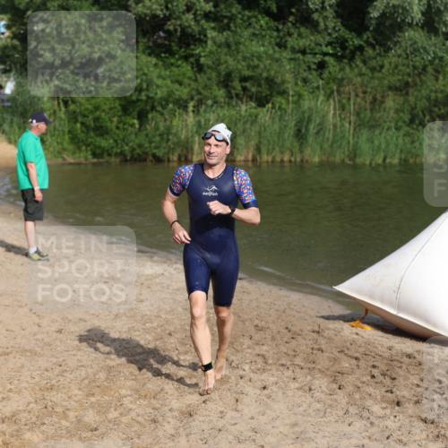 21.06.2026 - 29. Vierlanden-Triathlon Andreas Tolksdorf http://msf.ph/oto/9853579 21.06.2026 08:41:24 Schwimmen 14, 145 meine-sportfotos.de