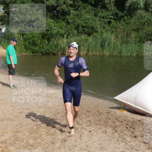 21.06.2026 - 29. Vierlanden-Triathlon Andreas Tolksdorf http://msf.ph/oto/9853580 21.06.2026 08:41:24 Schwimmen 14, 145 meine-sportfotos.de