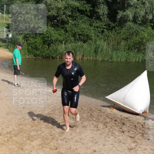 21.06.2026 - 29. Vierlanden-Triathlon Andreas Tolksdorf http://msf.ph/oto/9853656 21.06.2026 08:42:48 Schwimmen 27, 210 meine-sportfotos.de