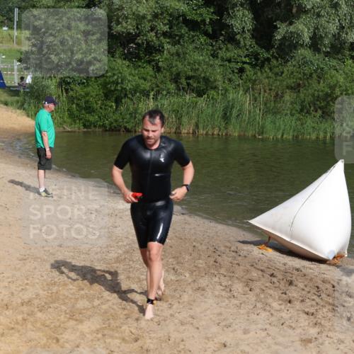 21.06.2026 - 29. Vierlanden-Triathlon Andreas Tolksdorf http://msf.ph/oto/9853659 21.06.2026 08:42:48 Schwimmen 27, 210 meine-sportfotos.de