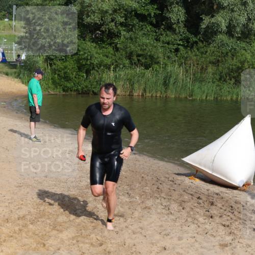 21.06.2026 - 29. Vierlanden-Triathlon Andreas Tolksdorf http://msf.ph/oto/9853660 21.06.2026 08:42:48 Schwimmen 27, 210 meine-sportfotos.de