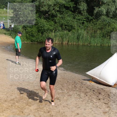 21.06.2026 - 29. Vierlanden-Triathlon Andreas Tolksdorf http://msf.ph/oto/9853661 21.06.2026 08:42:49 Schwimmen 27, 210 meine-sportfotos.de
