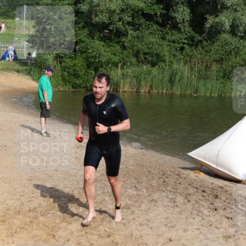 21.06.2026 - 29. Vierlanden-Triathlon Andreas Tolksdorf http://msf.ph/oto/9853662 21.06.2026 08:42:49 Schwimmen 27, 210 meine-sportfotos.de