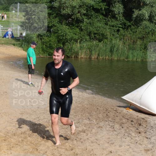 21.06.2026 - 29. Vierlanden-Triathlon Andreas Tolksdorf http://msf.ph/oto/9853664 21.06.2026 08:42:49 Schwimmen 27, 210 meine-sportfotos.de