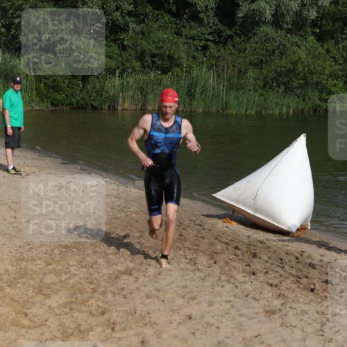 21.06.2026 - 29. Vierlanden-Triathlon Andreas Tolksdorf http://msf.ph/oto/9853666 21.06.2026 08:43:19 Schwimmen 56 meine-sportfotos.de