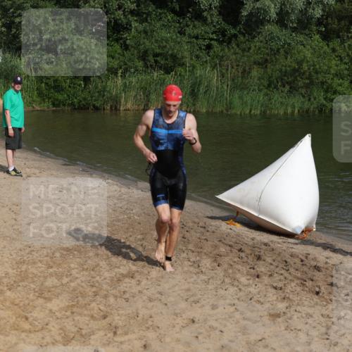 21.06.2026 - 29. Vierlanden-Triathlon Andreas Tolksdorf http://msf.ph/oto/9853668 21.06.2026 08:43:19 Schwimmen 56 meine-sportfotos.de