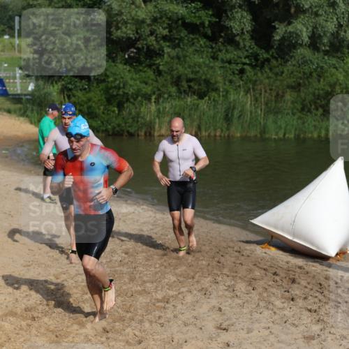 21.06.2026 - 29. Vierlanden-Triathlon Andreas Tolksdorf http://msf.ph/oto/9853742 21.06.2026 08:43:51 Schwimmen 112, 154, 197, 1355 meine-sportfotos.de