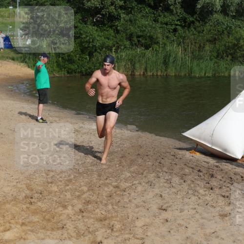 21.06.2026 - 29. Vierlanden-Triathlon Andreas Tolksdorf http://msf.ph/oto/9853766 21.06.2026 08:44:17 Schwimmen 34, 202 meine-sportfotos.de
