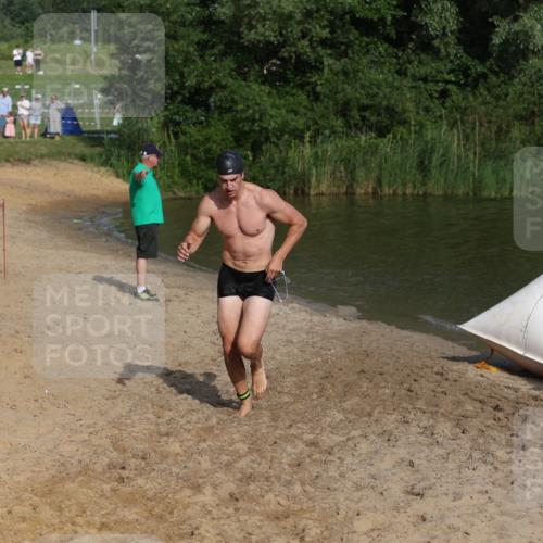 21.06.2026 - 29. Vierlanden-Triathlon Andreas Tolksdorf http://msf.ph/oto/9853772 21.06.2026 08:44:17 Schwimmen 34, 202 meine-sportfotos.de