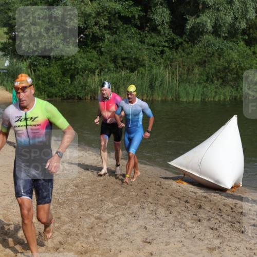 21.06.2026 - 29. Vierlanden-Triathlon Andreas Tolksdorf http://msf.ph/oto/9853784 21.06.2026 08:44:24 Schwimmen 142, 196, 202 meine-sportfotos.de