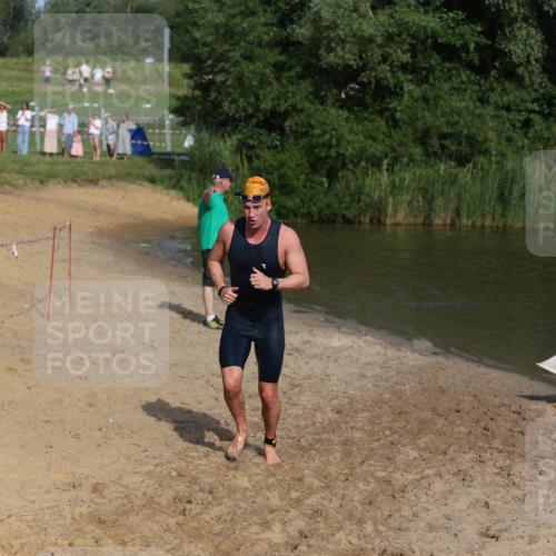 21.06.2026 - 29. Vierlanden-Triathlon Andreas Tolksdorf http://msf.ph/oto/9853818 21.06.2026 08:44:36 Schwimmen 39, 104, 160 meine-sportfotos.de