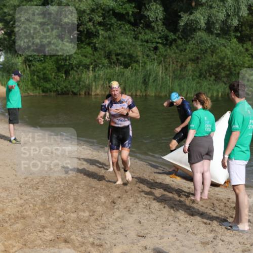 21.06.2026 - 29. Vierlanden-Triathlon Andreas Tolksdorf http://msf.ph/oto/9853964 21.06.2026 08:45:49 Schwimmen 89, 131, 147, 165 meine-sportfotos.de