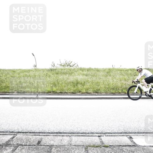 21.06.2026 - 29. Vierlanden-Triathlon H.Heesch http://msf.ph/oto/9853993 21.06.2026 10:30:08 Radfahren 2, 72, 274, 284, 300, 304, 497, 572 meine-sportfotos.de