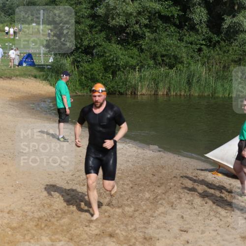 21.06.2026 - 29. Vierlanden-Triathlon Andreas Tolksdorf http://msf.ph/oto/9854071 21.06.2026 08:46:03 Schwimmen 84, 131 meine-sportfotos.de