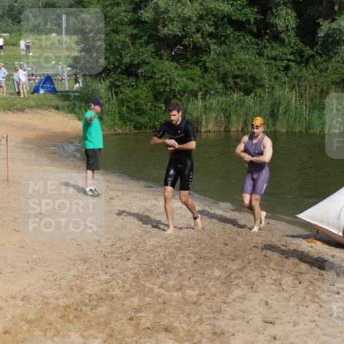 21.06.2026 - 29. Vierlanden-Triathlon Andreas Tolksdorf http://msf.ph/oto/9854107 21.06.2026 08:46:25 Schwimmen 35, 96 meine-sportfotos.de