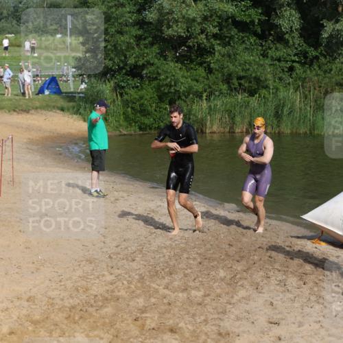 21.06.2026 - 29. Vierlanden-Triathlon Andreas Tolksdorf http://msf.ph/oto/9854109 21.06.2026 08:46:25 Schwimmen 35, 96 meine-sportfotos.de