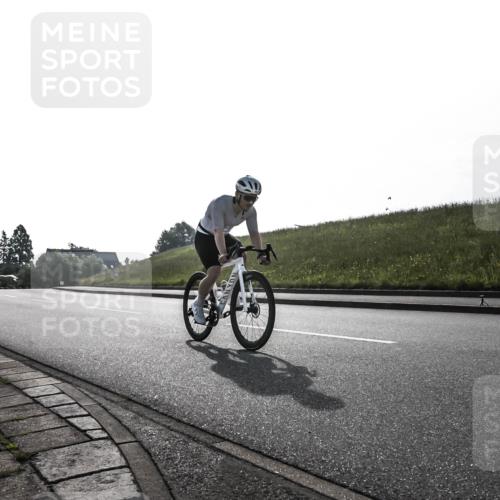 21.06.2026 - 29. Vierlanden-Triathlon H.Heesch http://msf.ph/oto/9854397 21.06.2026 08:50:31 Radfahren 72, 145 meine-sportfotos.de
