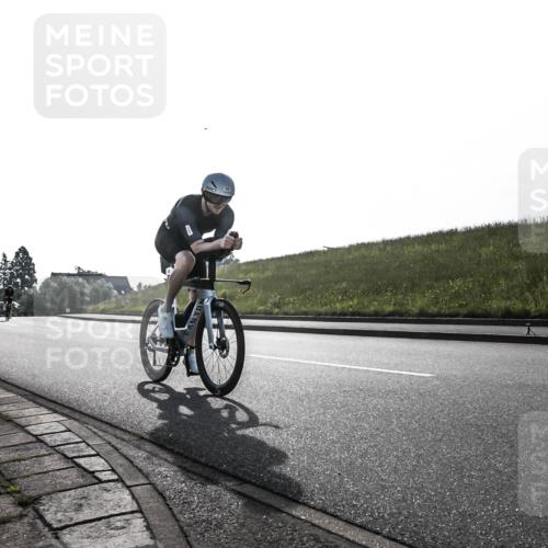21.06.2026 - 29. Vierlanden-Triathlon H.Heesch http://msf.ph/oto/9854400 21.06.2026 08:50:54 Radfahren 14, 78, 82 meine-sportfotos.de