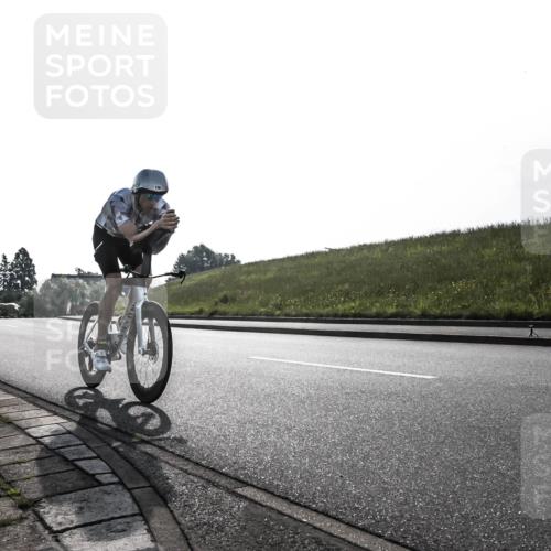 21.06.2026 - 29. Vierlanden-Triathlon H.Heesch http://msf.ph/oto/9854469 21.06.2026 08:57:02 Radfahren 118, 136 meine-sportfotos.de