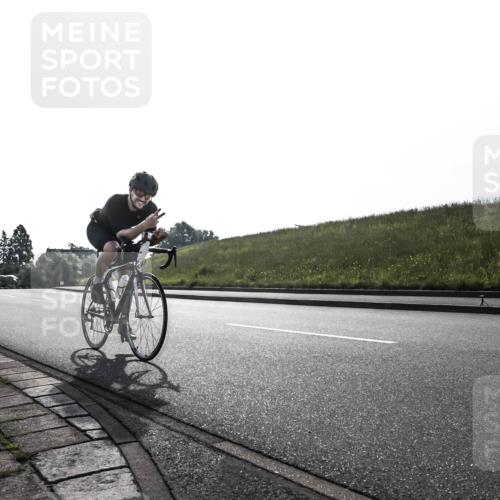 21.06.2026 - 29. Vierlanden-Triathlon H.Heesch http://msf.ph/oto/9854479 21.06.2026 08:58:03 Radfahren 40, 90 meine-sportfotos.de