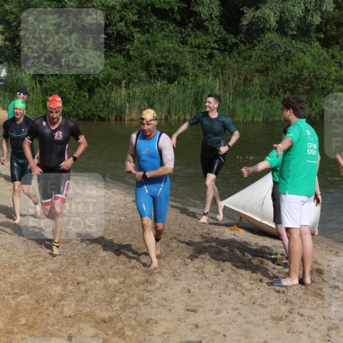 21.06.2026 - 29. Vierlanden-Triathlon Andreas Tolksdorf http://msf.ph/oto/9854506 21.06.2026 08:48:29 Schwimmen 75, 80, 119, 186, 198 meine-sportfotos.de