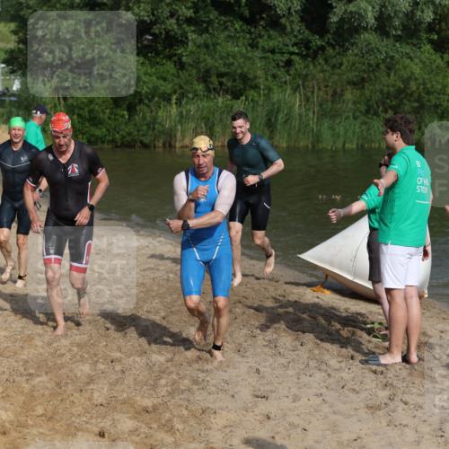 21.06.2026 - 29. Vierlanden-Triathlon Andreas Tolksdorf http://msf.ph/oto/9854523 21.06.2026 08:48:30 Schwimmen 75, 80, 119, 186, 198 meine-sportfotos.de