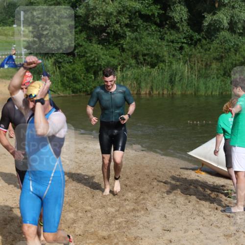 21.06.2026 - 29. Vierlanden-Triathlon Andreas Tolksdorf http://msf.ph/oto/9854535 21.06.2026 08:48:31 Schwimmen 75, 80, 119, 186, 198 meine-sportfotos.de