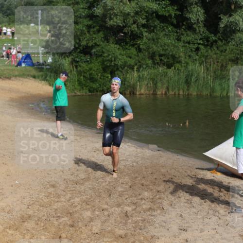 21.06.2026 - 29. Vierlanden-Triathlon Andreas Tolksdorf http://msf.ph/oto/9854551 21.06.2026 08:48:44 Schwimmen 59, 92 meine-sportfotos.de
