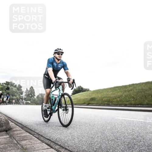 21.06.2026 - 29. Vierlanden-Triathlon H.Heesch http://msf.ph/oto/9854597 21.06.2026 10:29:52 Radfahren 22, 113, 518, 548, 571 meine-sportfotos.de