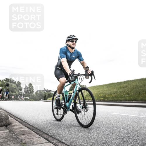 21.06.2026 - 29. Vierlanden-Triathlon H.Heesch http://msf.ph/oto/9854598 21.06.2026 10:29:53 Radfahren 22, 113, 518, 548, 571 meine-sportfotos.de