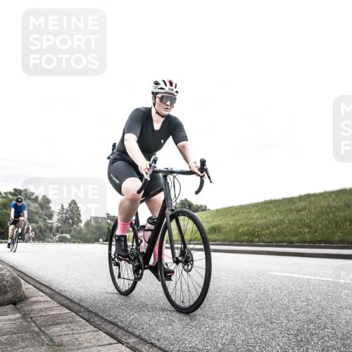 21.06.2026 - 29. Vierlanden-Triathlon H.Heesch http://msf.ph/oto/9854600 21.06.2026 10:29:55 Radfahren 22, 113, 492, 548 meine-sportfotos.de