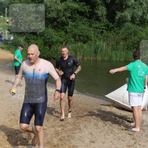 21.06.2026 - 29. Vierlanden-Triathlon Andreas Tolksdorf http://msf.ph/oto/9854639 21.06.2026 08:49:09 Schwimmen 54, 86, 199 meine-sportfotos.de