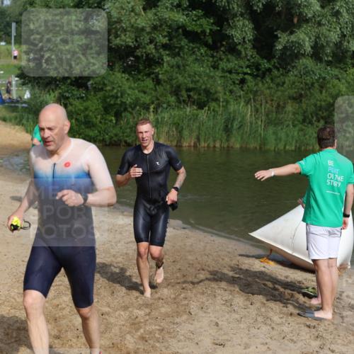 21.06.2026 - 29. Vierlanden-Triathlon Andreas Tolksdorf http://msf.ph/oto/9854647 21.06.2026 08:49:09 Schwimmen 54, 86, 199 meine-sportfotos.de