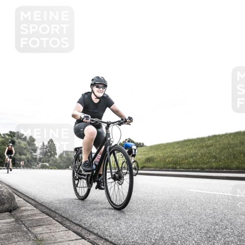 21.06.2026 - 29. Vierlanden-Triathlon H.Heesch http://msf.ph/oto/9854674 21.06.2026 10:31:18 Radfahren 229, 265, 498, 612 meine-sportfotos.de