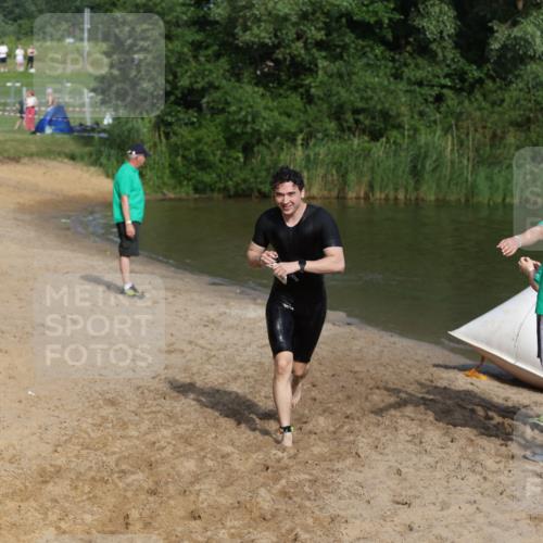 21.06.2026 - 29. Vierlanden-Triathlon Andreas Tolksdorf http://msf.ph/oto/9854682 21.06.2026 08:49:19 Schwimmen 54 meine-sportfotos.de