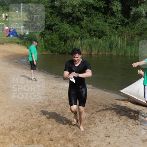 21.06.2026 - 29. Vierlanden-Triathlon Andreas Tolksdorf http://msf.ph/oto/9854700 21.06.2026 08:49:19 Schwimmen 54 meine-sportfotos.de
