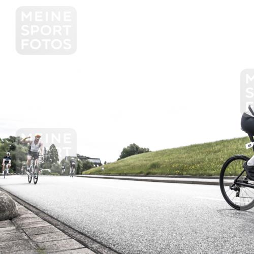 21.06.2026 - 29. Vierlanden-Triathlon H.Heesch http://msf.ph/oto/9854705 21.06.2026 10:31:59 Radfahren 52, 62, 137, 213, 332, 441 meine-sportfotos.de