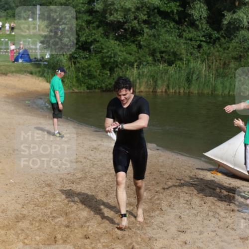 21.06.2026 - 29. Vierlanden-Triathlon Andreas Tolksdorf http://msf.ph/oto/9854706 21.06.2026 08:49:20 Schwimmen 54 meine-sportfotos.de