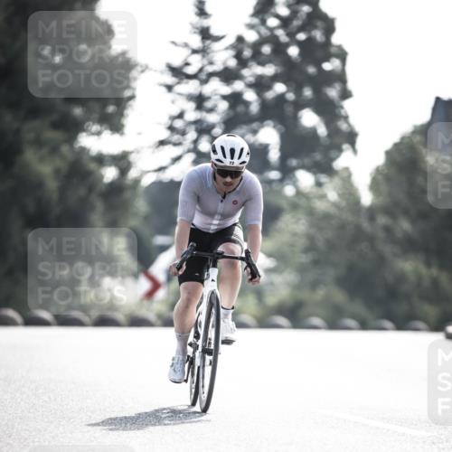 21.06.2026 - 29. Vierlanden-Triathlon H.Heesch http://msf.ph/oto/9855059 21.06.2026 08:50:30 Radfahren 72, 145 meine-sportfotos.de