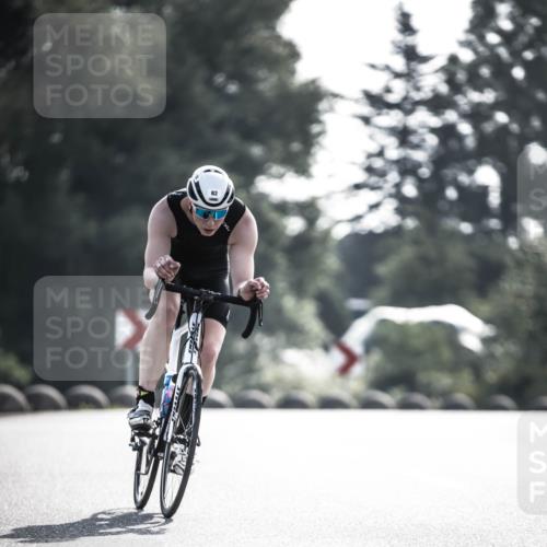 21.06.2026 - 29. Vierlanden-Triathlon H.Heesch http://msf.ph/oto/9855127 21.06.2026 08:50:55 Radfahren 14, 78, 82 meine-sportfotos.de
