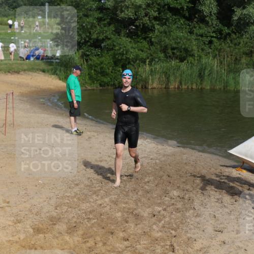 21.06.2026 - 29. Vierlanden-Triathlon Andreas Tolksdorf http://msf.ph/oto/9855208 21.06.2026 08:51:04 Schwimmen 68, 71 meine-sportfotos.de