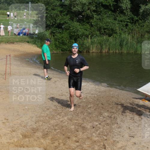 21.06.2026 - 29. Vierlanden-Triathlon Andreas Tolksdorf http://msf.ph/oto/9855213 21.06.2026 08:51:04 Schwimmen 68, 71 meine-sportfotos.de