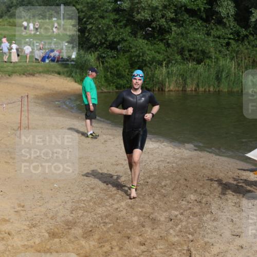 21.06.2026 - 29. Vierlanden-Triathlon Andreas Tolksdorf http://msf.ph/oto/9855223 21.06.2026 08:51:04 Schwimmen 68, 71 meine-sportfotos.de