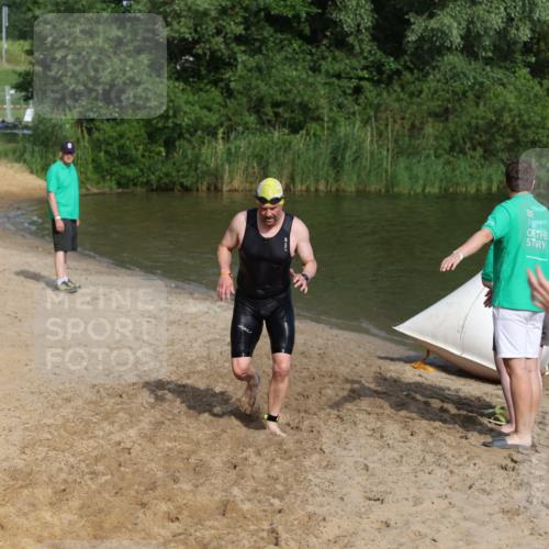 21.06.2026 - 29. Vierlanden-Triathlon Andreas Tolksdorf http://msf.ph/oto/9855321 21.06.2026 08:51:33 Schwimmen 81, 157, 161, 204 meine-sportfotos.de