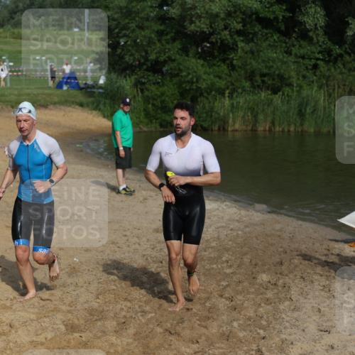 21.06.2026 - 29. Vierlanden-Triathlon Andreas Tolksdorf http://msf.ph/oto/9855473 21.06.2026 08:52:23 Schwimmen 33, 181 meine-sportfotos.de