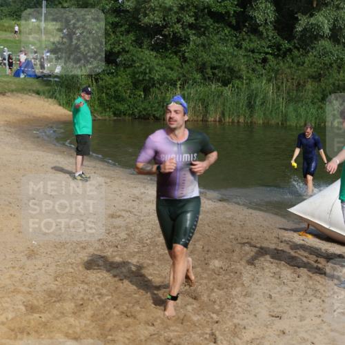 21.06.2026 - 29. Vierlanden-Triathlon Andreas Tolksdorf http://msf.ph/oto/9855497 21.06.2026 08:52:38 Schwimmen 22, 98, 167, 195 meine-sportfotos.de