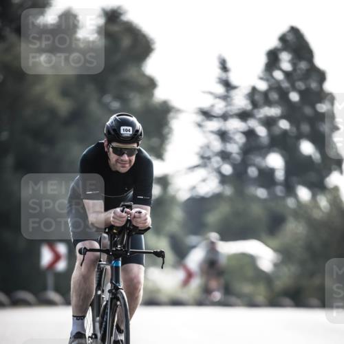 21.06.2026 - 29. Vierlanden-Triathlon H.Heesch http://msf.ph/oto/9855678 21.06.2026 08:54:56 Radfahren 34, 39, 84, 104 meine-sportfotos.de